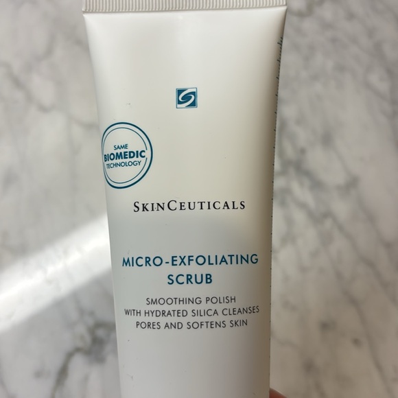 SkinCeuticals Micro-Exfoliating Scrub - Picture 2 of 3